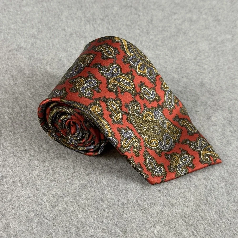 Vintage Geoffrey Beene Red Paisley 100% Silk Necktie Made in Italy 56x3.6